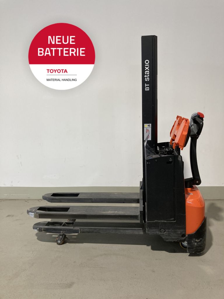 Toyota SWE080L Hochhubwagen www.foerdertechnik-rietberg.de Toyota SWE080L Hochhubwagen www.foerdertechnik-rietberg.de