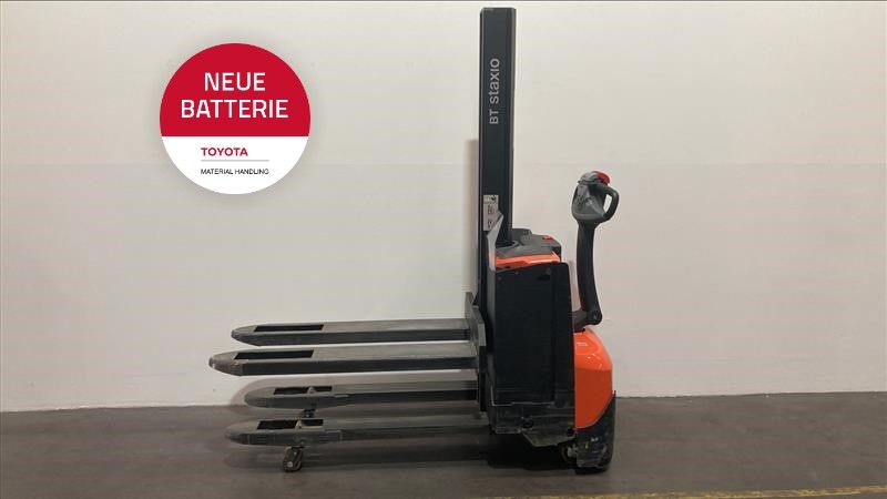 Toyota SWE080L Hochhubwagen www.foerdertechnik-rietberg.de Toyota SWE080L Hochhubwagen www.foerdertechnik-rietberg.de