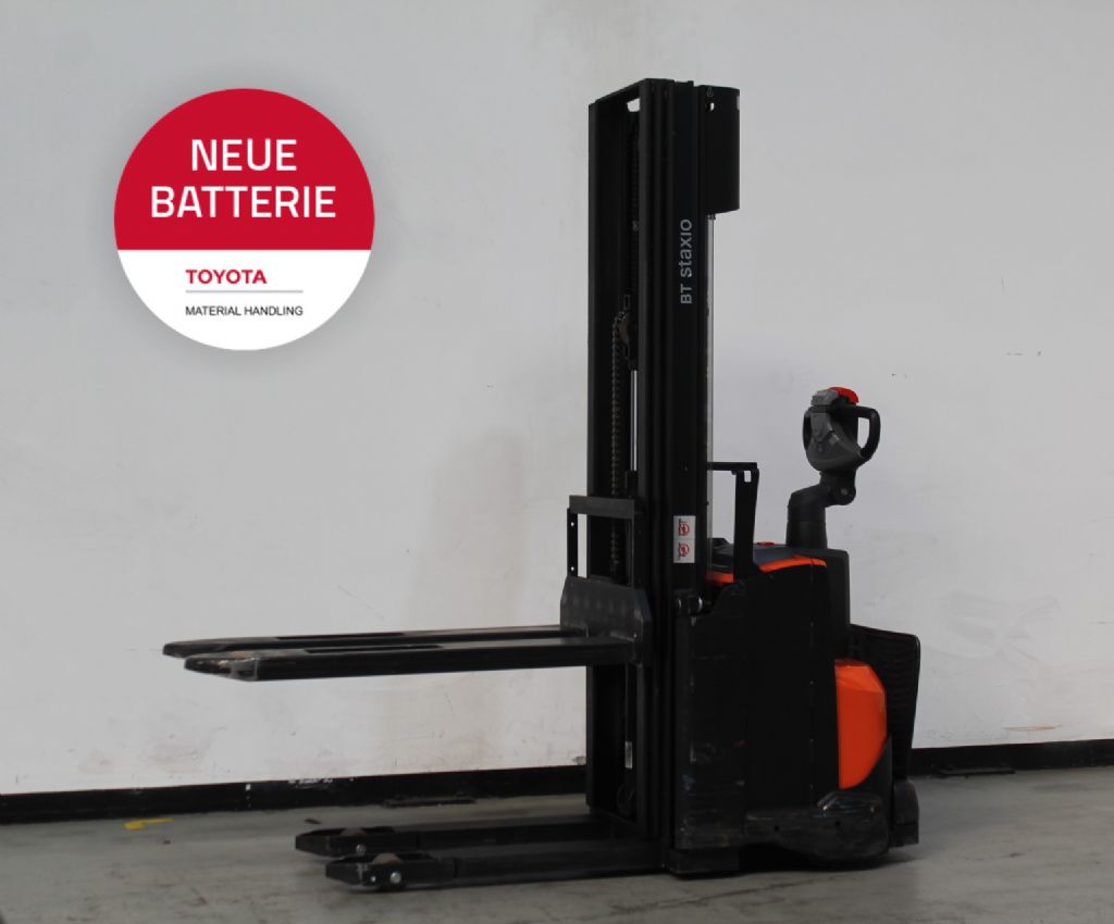 Toyota SWE120 Hochhubwagen www.foerdertechnik-rietberg.de Toyota SWE120 Hochhubwagen www.foerdertechnik-rietberg.de