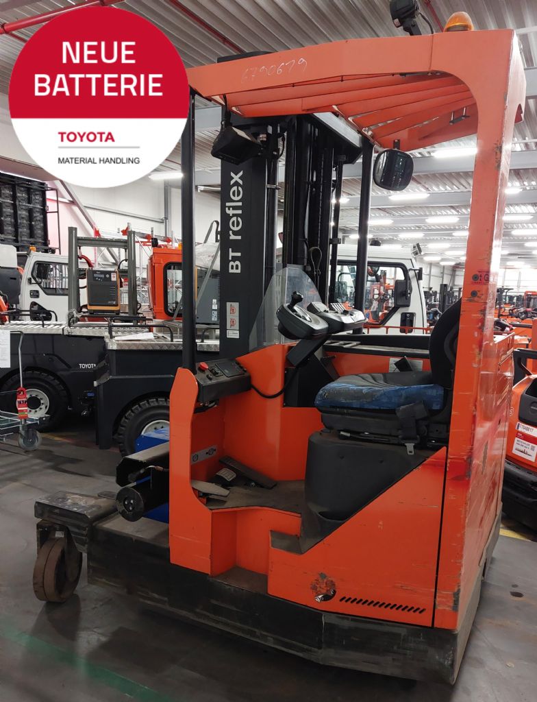 Toyota FRE270 Vierwege Schubmaststapler www.foerdertechnik-rietberg.de Toyota FRE270 Vierwege Schubmaststapler www.foerdertechnik-rietberg.de