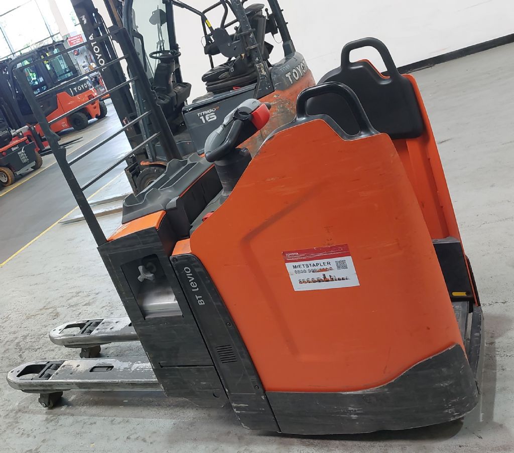 Toyota LPE250 Niederhubwagen www.heinbockel-gabelstapler.de