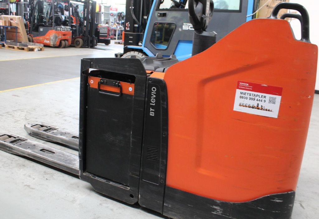 Toyota LPE250 Niederhubwagen www.heinbockel-gabelstapler.de