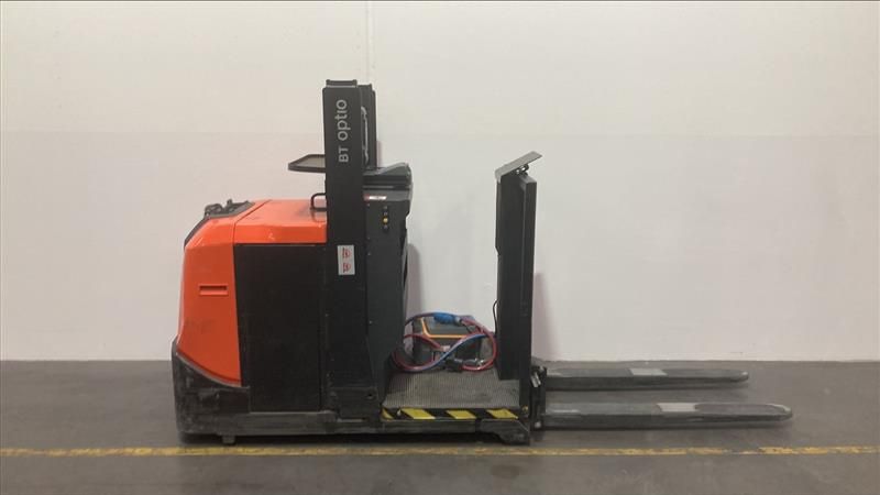 Toyota OSE100 Niederhubkommissionierer www.foerdertechnik-rietberg.de Toyota OSE100 Niederhubkommissionierer www.foerdertechnik-rietberg.de