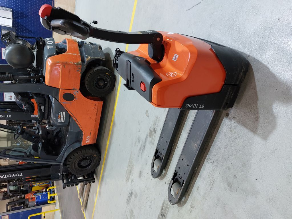 Toyota LWI160 Niederhubwagen schlueter-gabelstapler.de