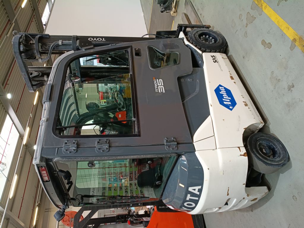 Toyota 8FBMT35 Elektro 4 Rad-Stapler gabelstapler-nord.de