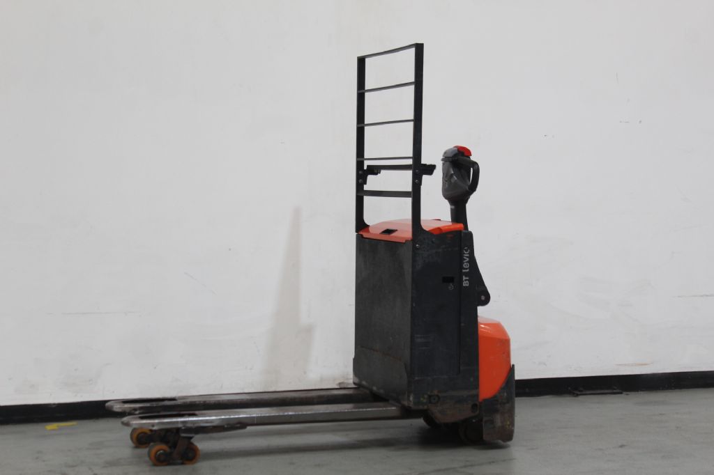 Toyota-LWE160 *Blackweek-Special*-Niederhubwagen www.kirchner-gabelstapler.de