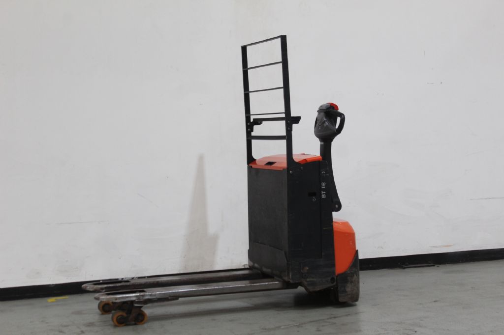 Toyota-LWE160 *Blackweek-Special*-Niederhubwagen www.kirchner-gabelstapler.de