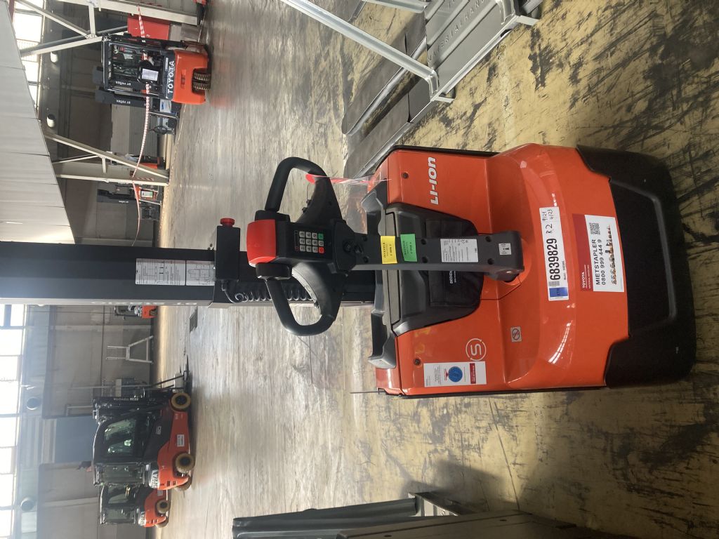 Toyota SWE080L Hochhubwagen gabelstapler-nord.de