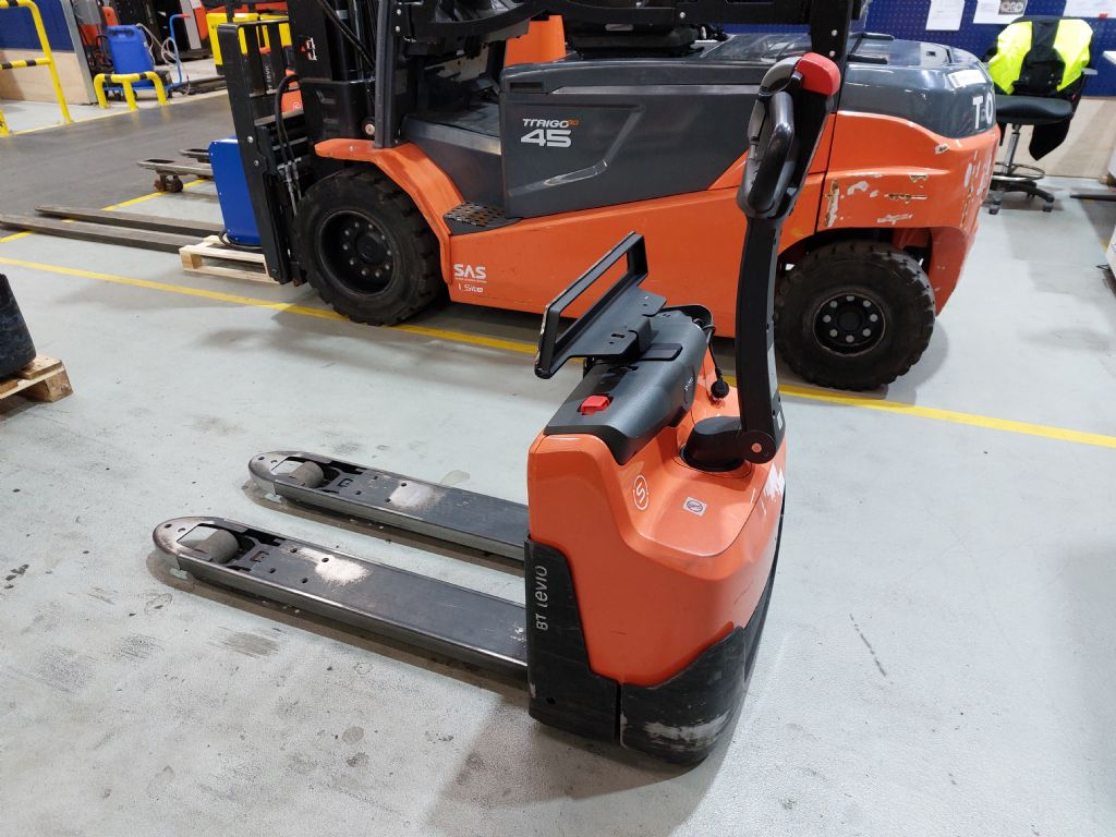 Toyota LWI160 Niederhubwagen www.heinbockel-gabelstapler.de