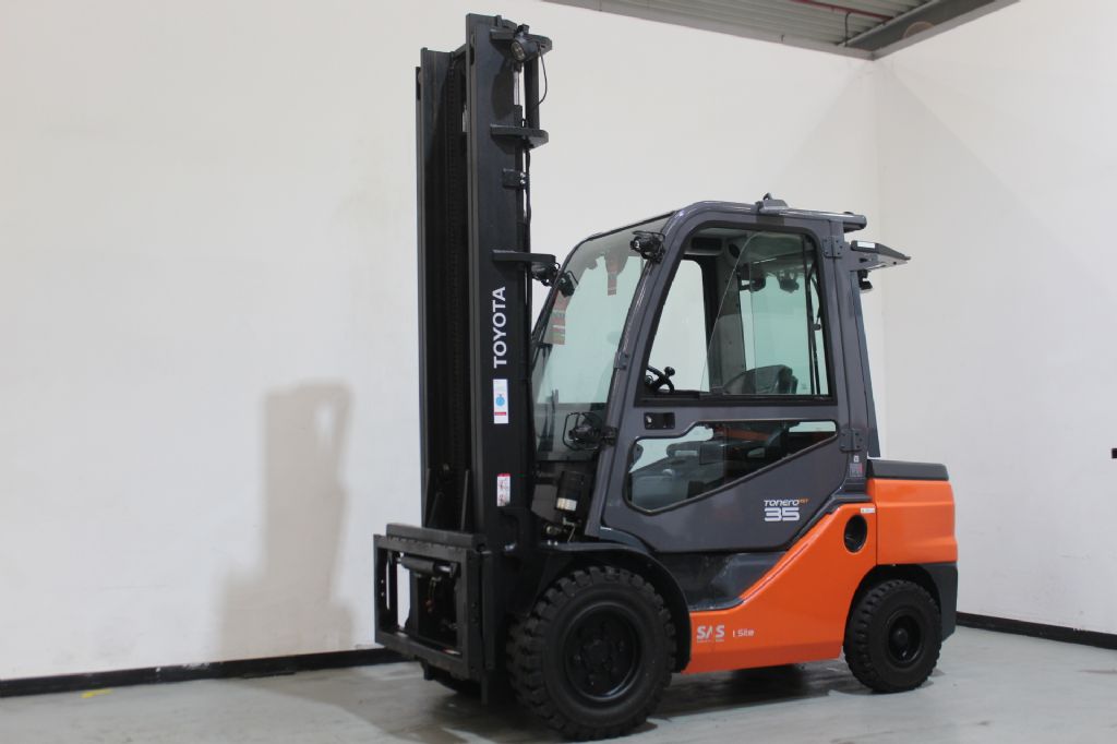 Toyota 56-8FDJ35F Dieselstapler kirchnerpartner.de