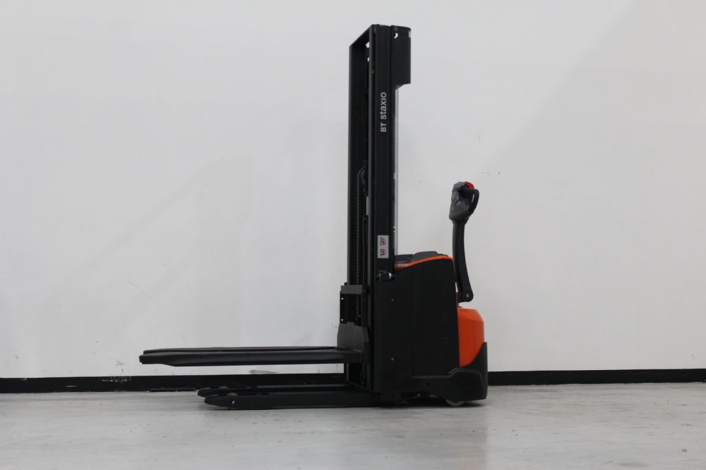 Toyota SWE120L Hochhubwagen www.foerdertechnik-rietberg.de