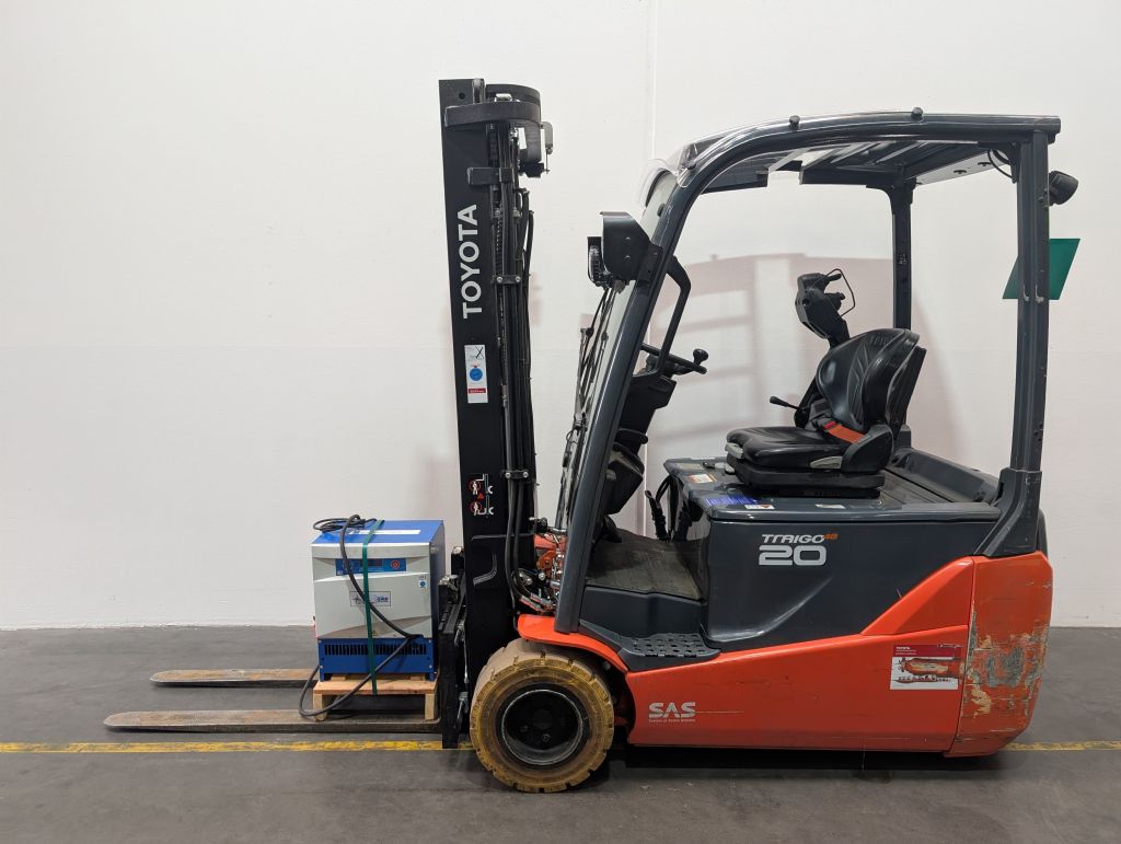 Toyota 8FBE20T Elektro 3 Rad-Stapler www.foerdertechnik-rietberg.de Toyota 8FBE20T Elektro 3 Rad-Stapler www.foerdertechnik-rietberg.de