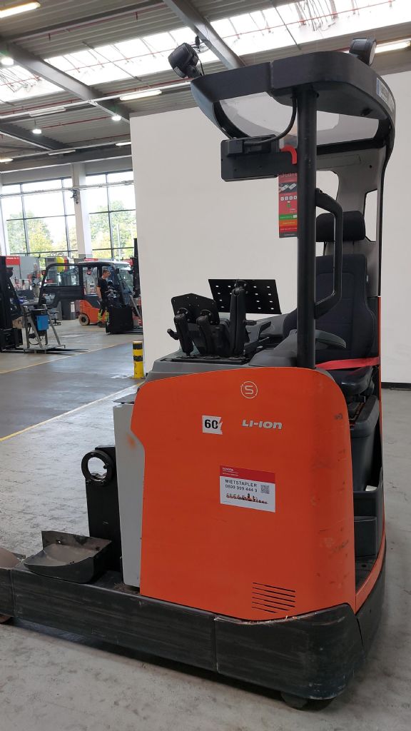 Toyota RRE200H Schubmaststapler loeffler-gabelstapler.de