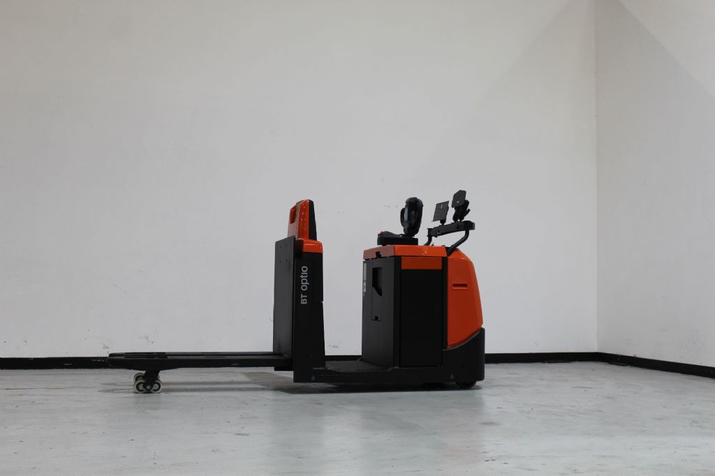 Toyota OSE250 Niederhubkommissionierer loeffler-gabelstapler.de