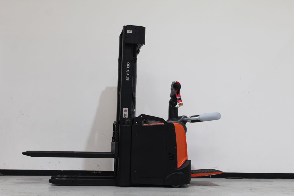 Toyota SPE160L Hochhubwagen kirchnerpartner.de