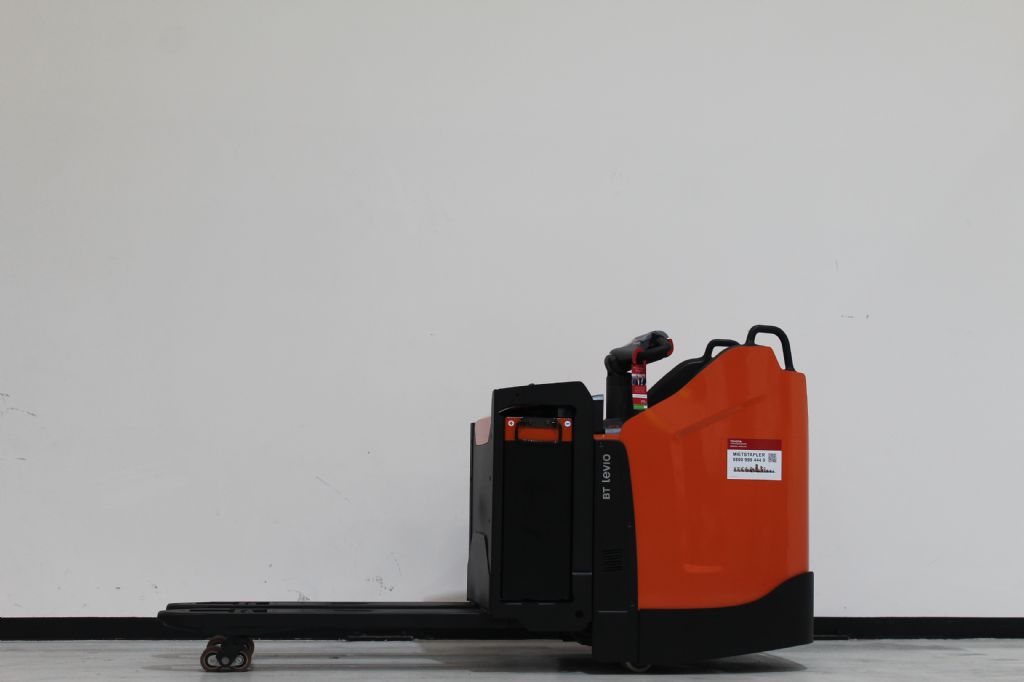 Toyota LPE220 Niederhubwagen loeffler-gabelstapler.de
