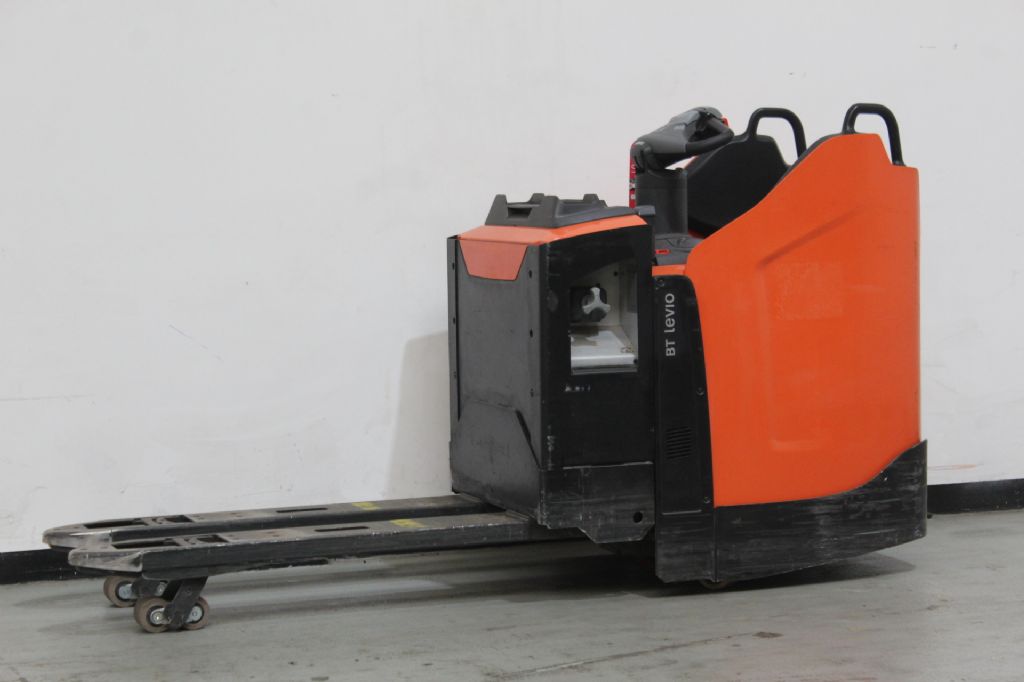 Toyota LPE220 Niederhubwagen www.foerdertechnik-rietberg.de Toyota LPE220 Niederhubwagen www.foerdertechnik-rietberg.de