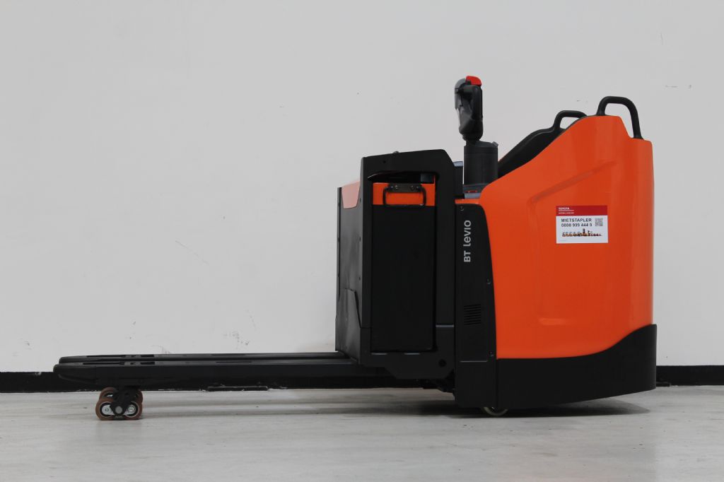 Toyota LPE220 Niederhubwagen loeffler-gabelstapler.de