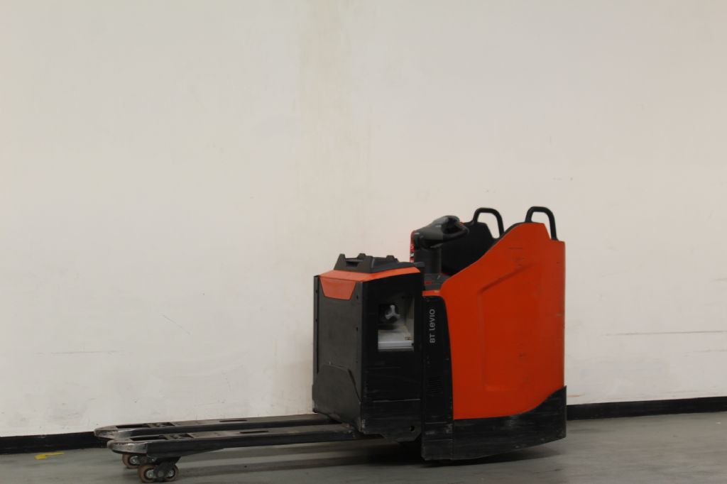 Toyota LPE220 Niederhubwagen www.foerdertechnik-rietberg.de Toyota LPE220 Niederhubwagen www.foerdertechnik-rietberg.de