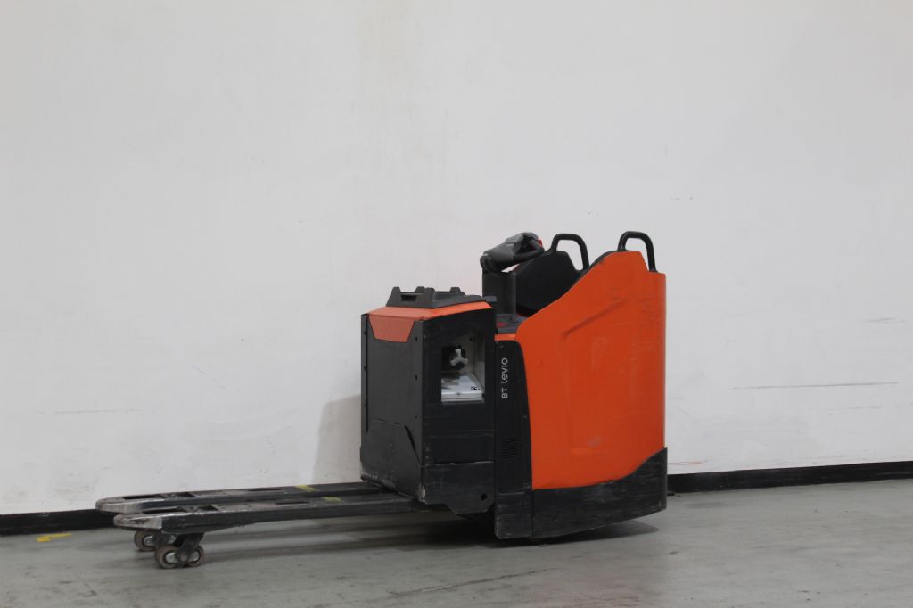 Toyota LPE220 Niederhubwagen www.foerdertechnik-rietberg.de Toyota LPE220 Niederhubwagen www.foerdertechnik-rietberg.de