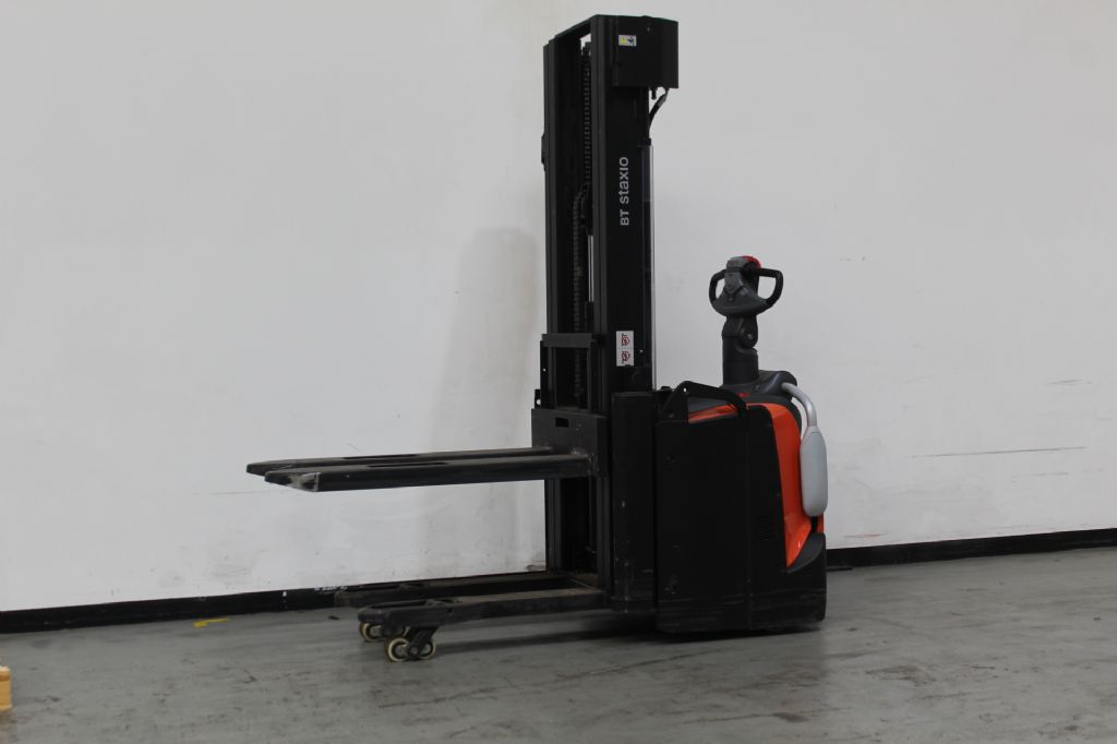 Toyota SPE140L Hochhubwagen www.foerdertechnik-rietberg.de Toyota SPE140L Hochhubwagen www.foerdertechnik-rietberg.de