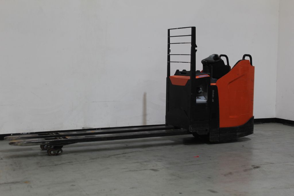 Toyota LPE250 Niederhubwagen www.foerdertechnik-rietberg.de Toyota LPE250 Niederhubwagen www.foerdertechnik-rietberg.de