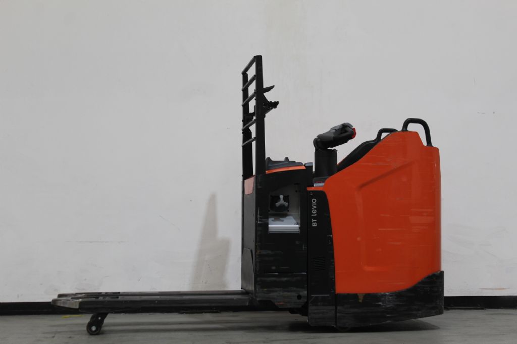 Toyota LPE200 Niederhubwagen schlueter-gabelstapler.de
