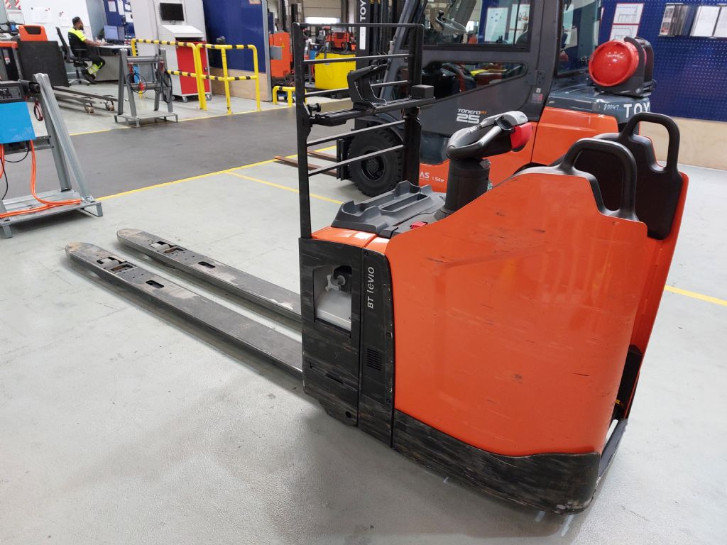 Toyota LPE200 Niederhubwagen www.foerdertechnik-rietberg.de Toyota LPE200 Niederhubwagen www.foerdertechnik-rietberg.de