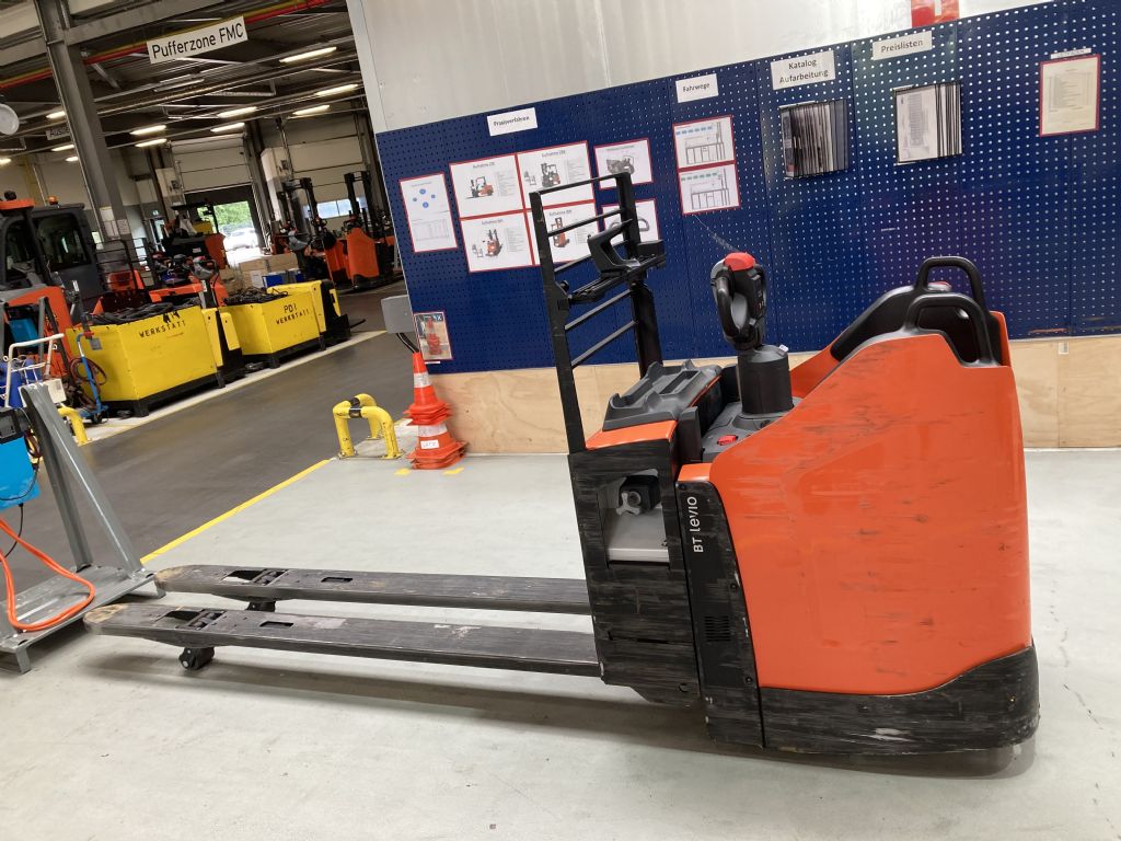 Toyota LPE200 Niederhubwagen www.heinbockel-gabelstapler.de