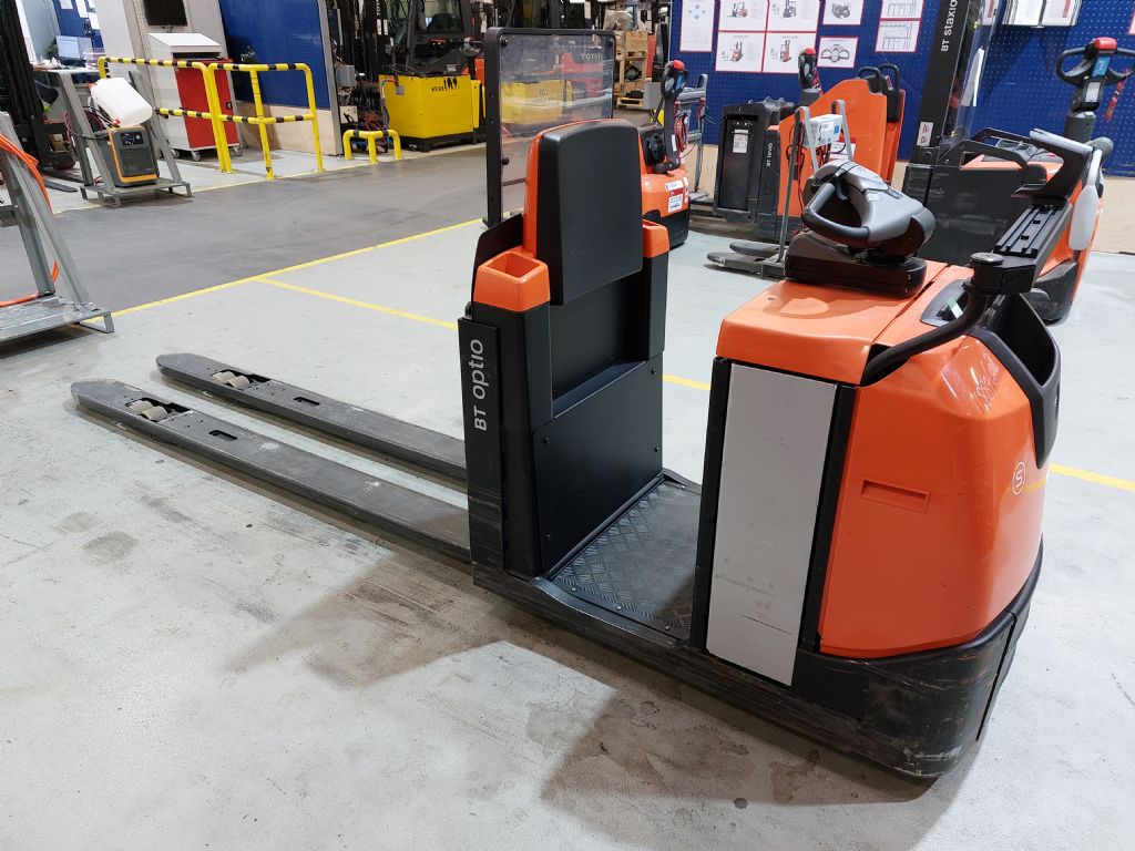 Toyota OSE250 Niederhubkommissionierer loeffler-gabelstapler.de