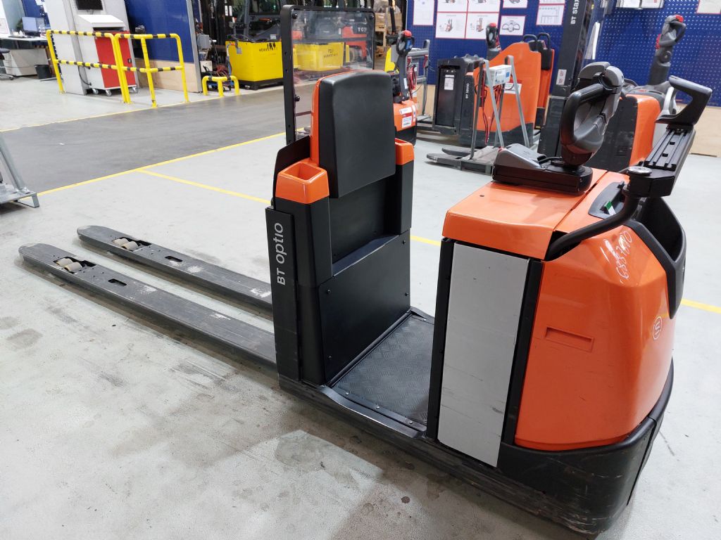 Toyota OSE250 Niederhubkommissionierer loeffler-gabelstapler.de