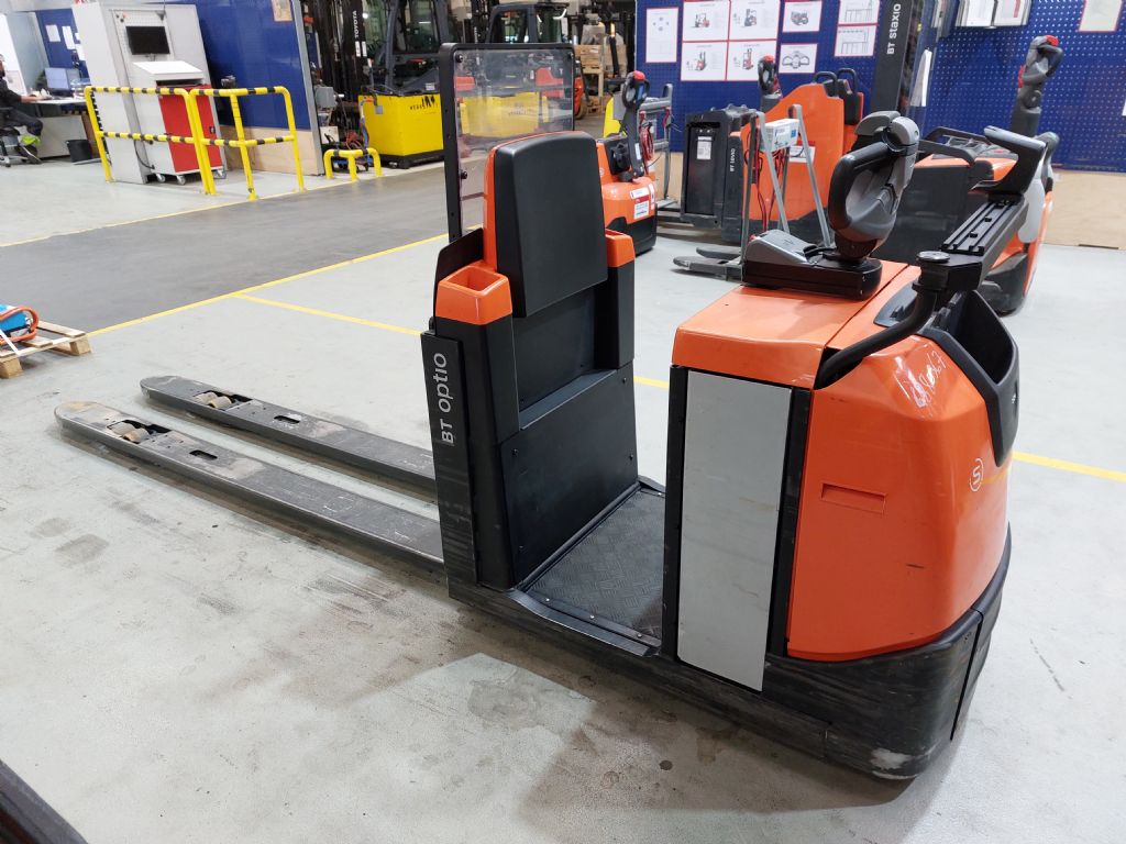 Toyota OSE250 Niederhubkommissionierer loeffler-gabelstapler.de