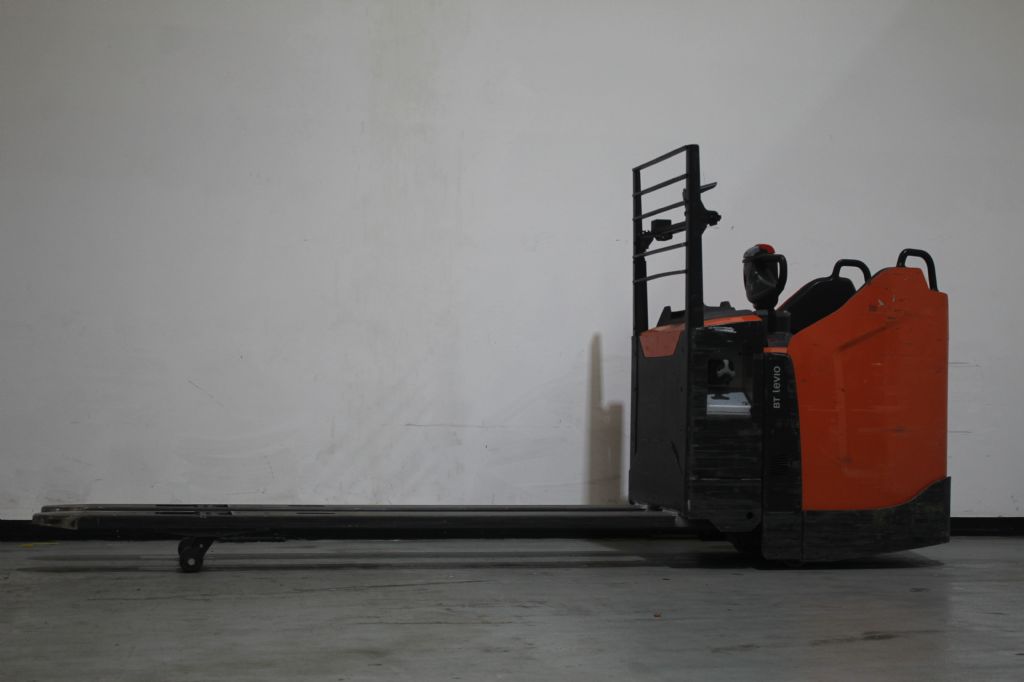 Toyota LPE200 Niederhubwagen gfg-gabelstapler.de