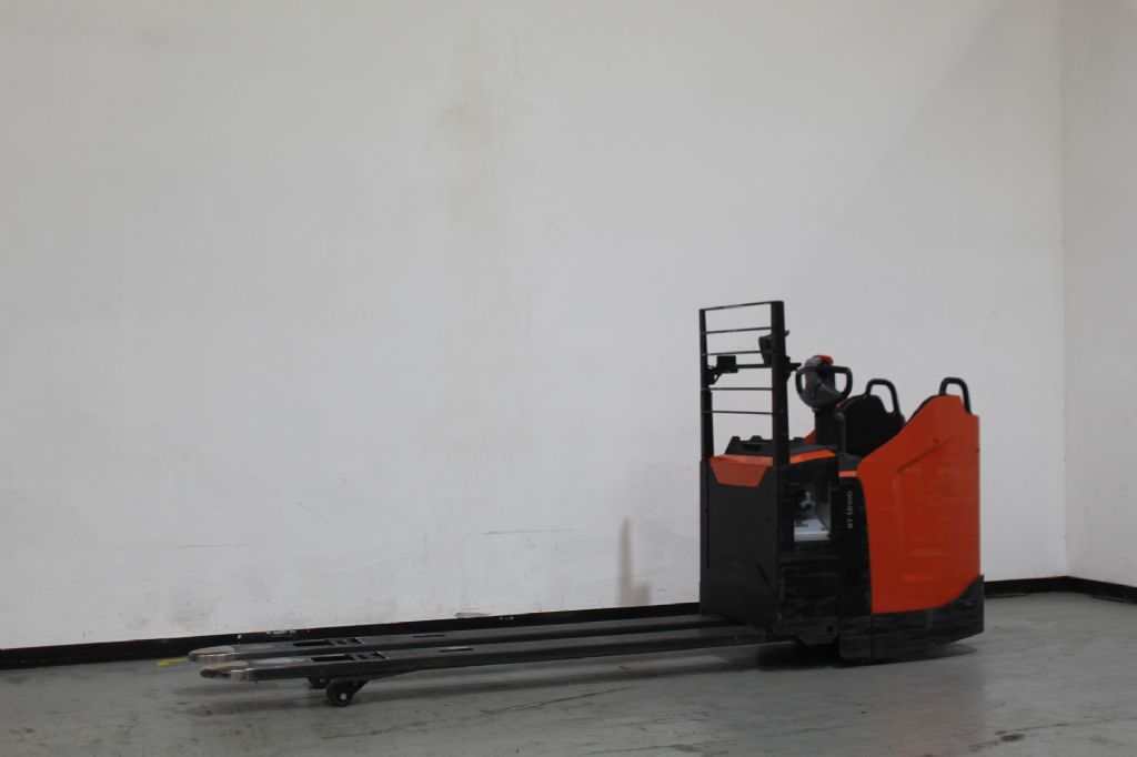 Toyota LPE200 Niederhubwagen loeffler-gabelstapler.de