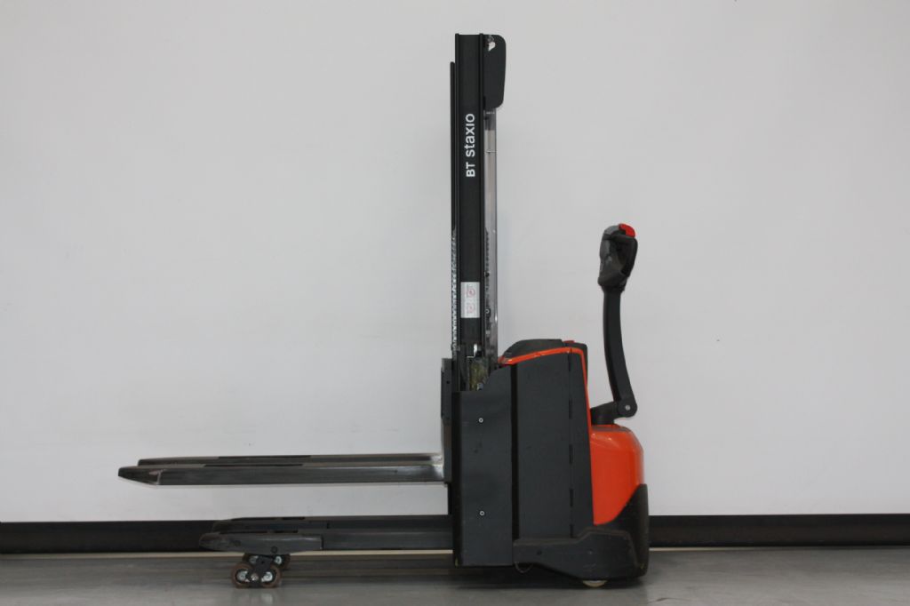 Toyota SWE120L Hochhubwagen gfg-gabelstapler.de