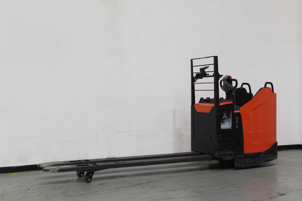 Toyota LPE200 Niederhubwagen www.heinbockel-gabelstapler.de