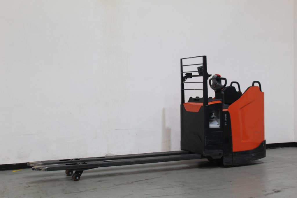 Toyota LPE200 Niederhubwagen www.heinbockel-gabelstapler.de