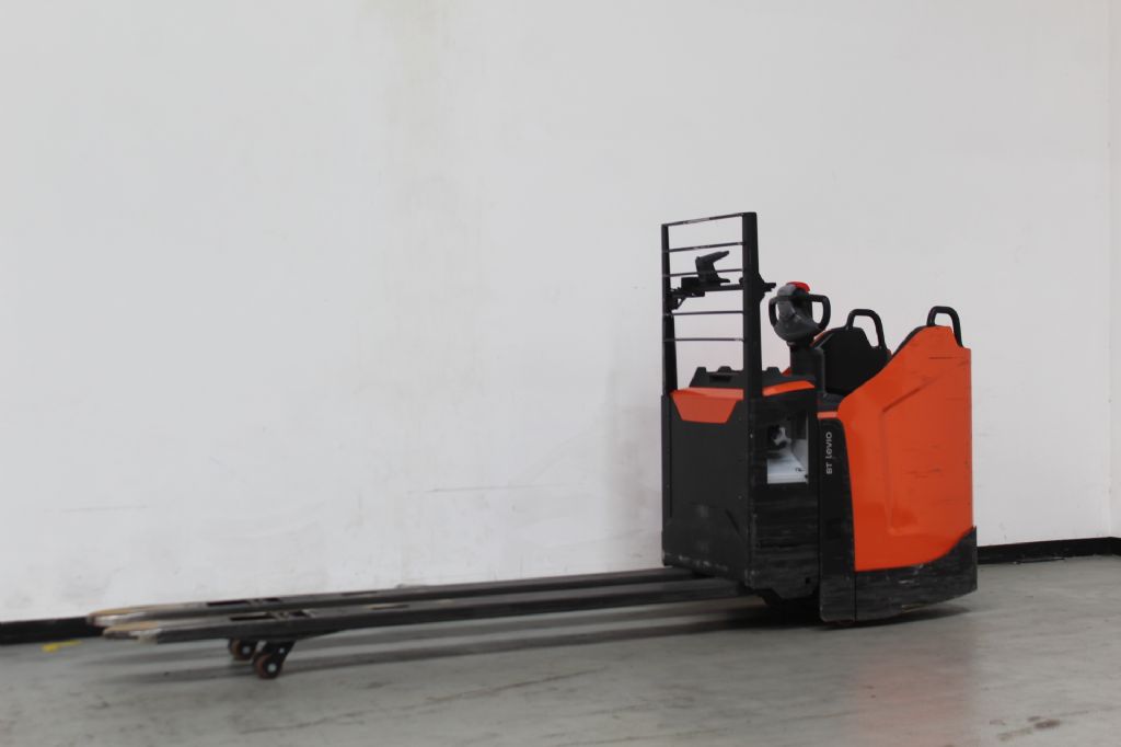 Toyota LPE200 Niederhubwagen www.heinbockel-gabelstapler.de