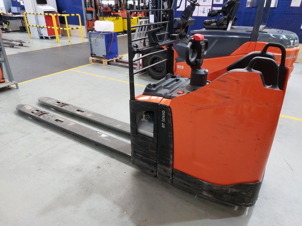 Toyota LPE200 Niederhubwagen www.foerdertechnik-rietberg.de Toyota LPE200 Niederhubwagen www.foerdertechnik-rietberg.de