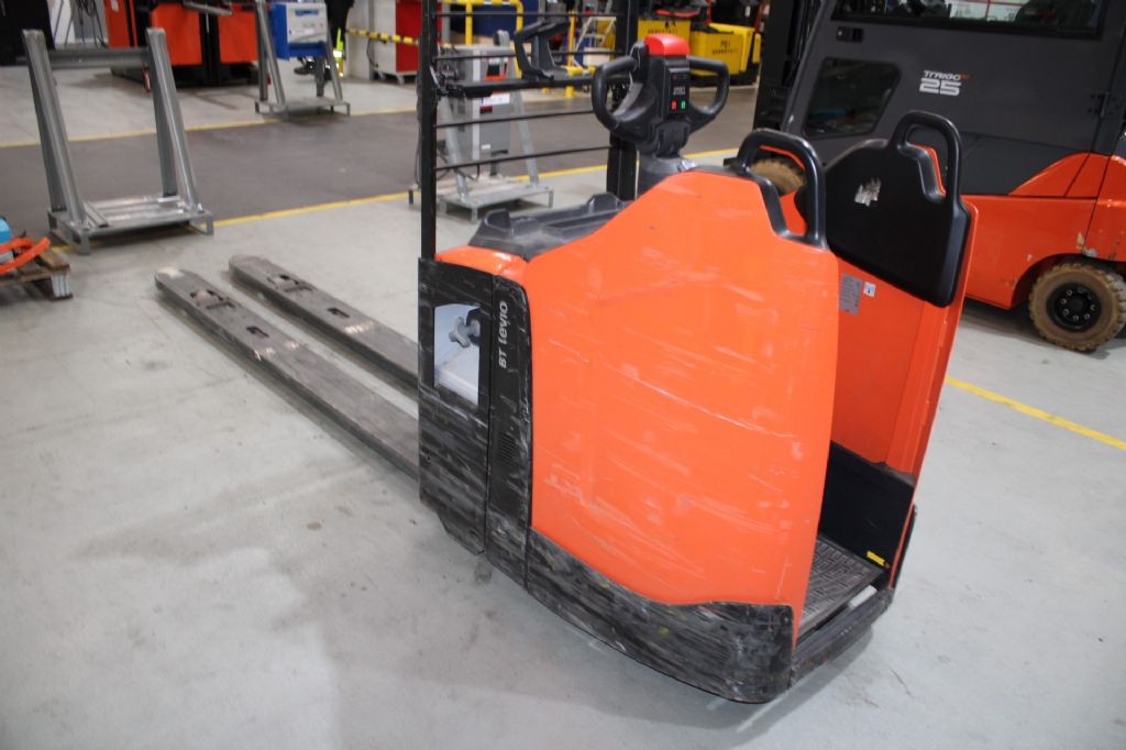 Toyota LPE200 Niederhubwagen gfg-gabelstapler.de