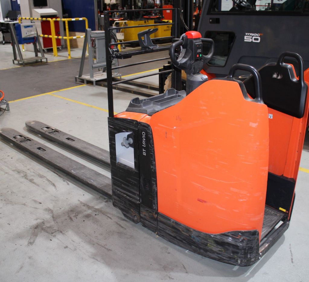 Toyota LPE200 Niederhubwagen gfg-gabelstapler.de