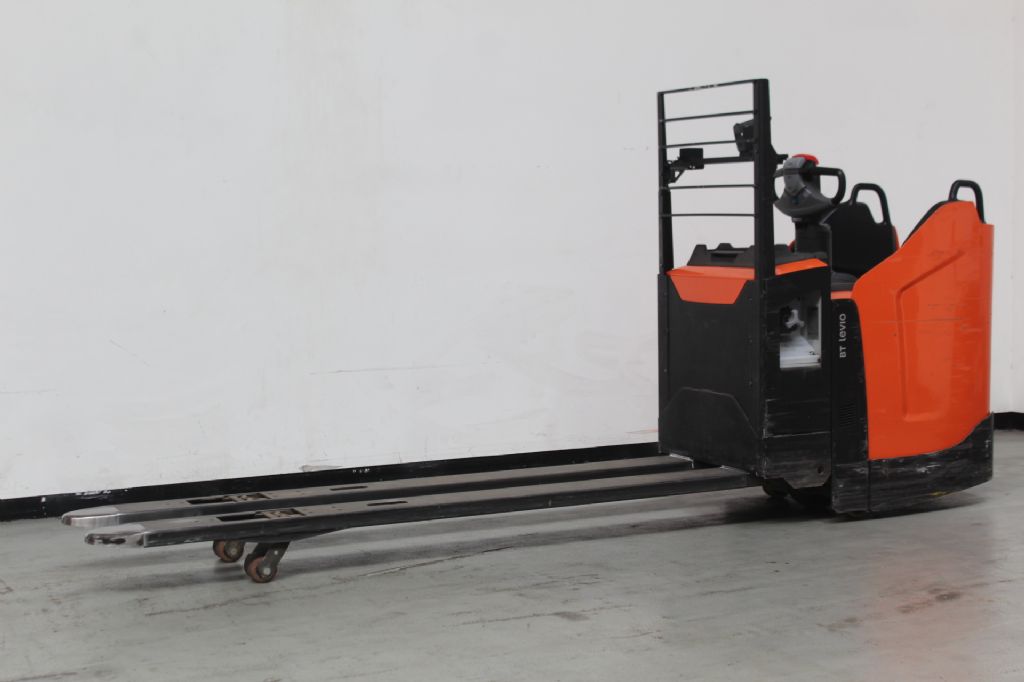 Toyota LPE200 Niederhubwagen www.foerdertechnik-rietberg.de Toyota LPE200 Niederhubwagen www.foerdertechnik-rietberg.de