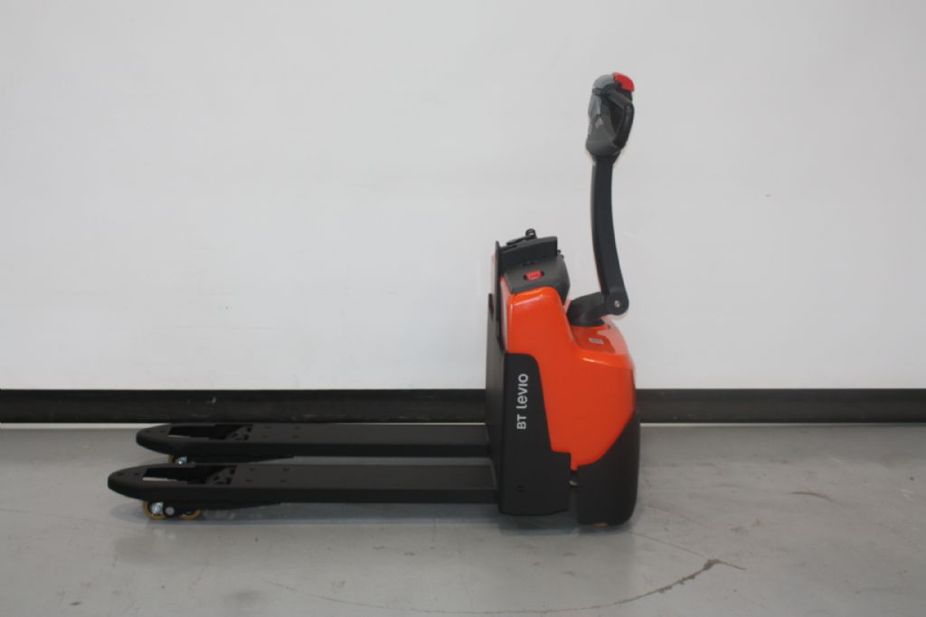 Toyota LWI160 Niederhubwagen www.foerdertechnik-rietberg.de Toyota LWI160 Niederhubwagen www.foerdertechnik-rietberg.de