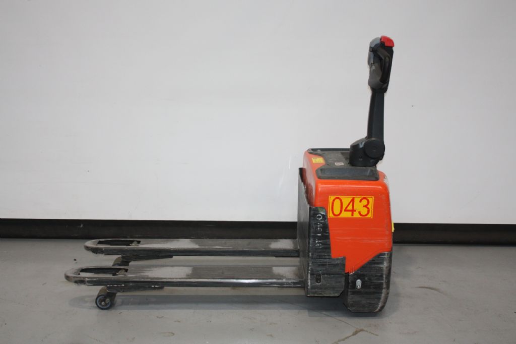 Toyota LWE130 Niederhubwagen loeffler-gabelstapler.de