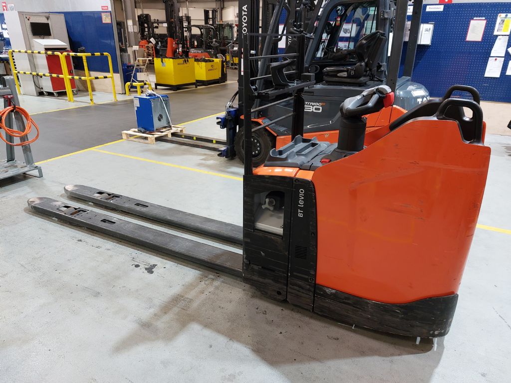 Toyota LPE200 Niederhubwagen loeffler-gabelstapler.de