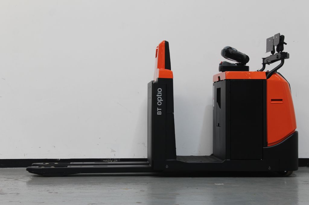 Toyota OSE250 Niederhubkommissionierer loeffler-gabelstapler.de