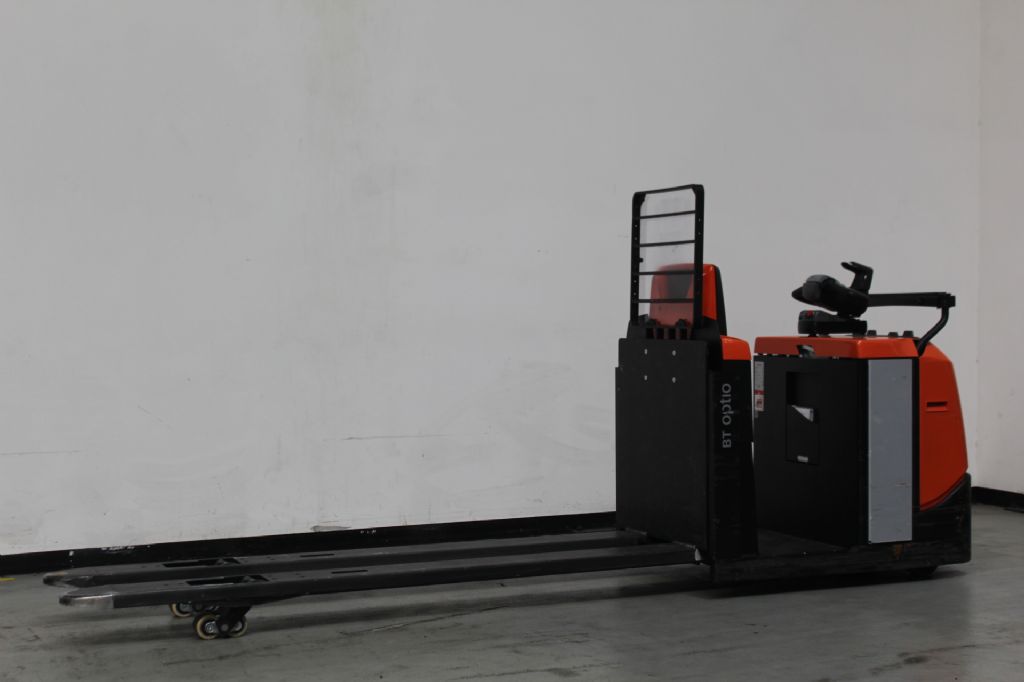 Toyota OSE250 Niederhubkommissionierer loeffler-gabelstapler.de