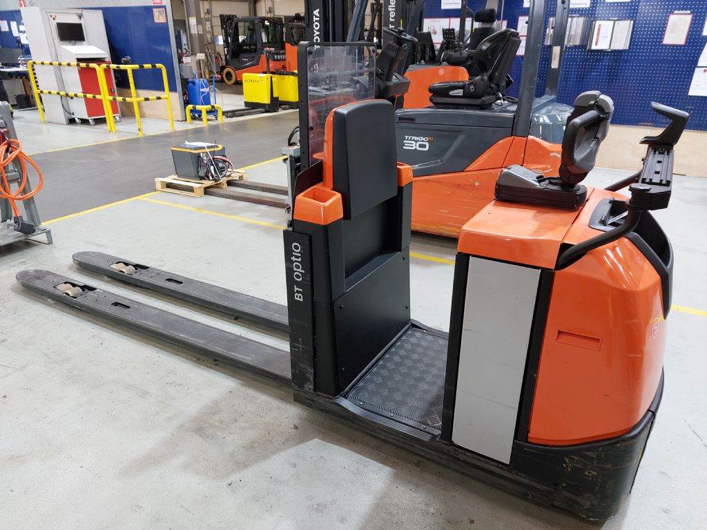 Toyota OSE250 Niederhubkommissionierer loeffler-gabelstapler.de