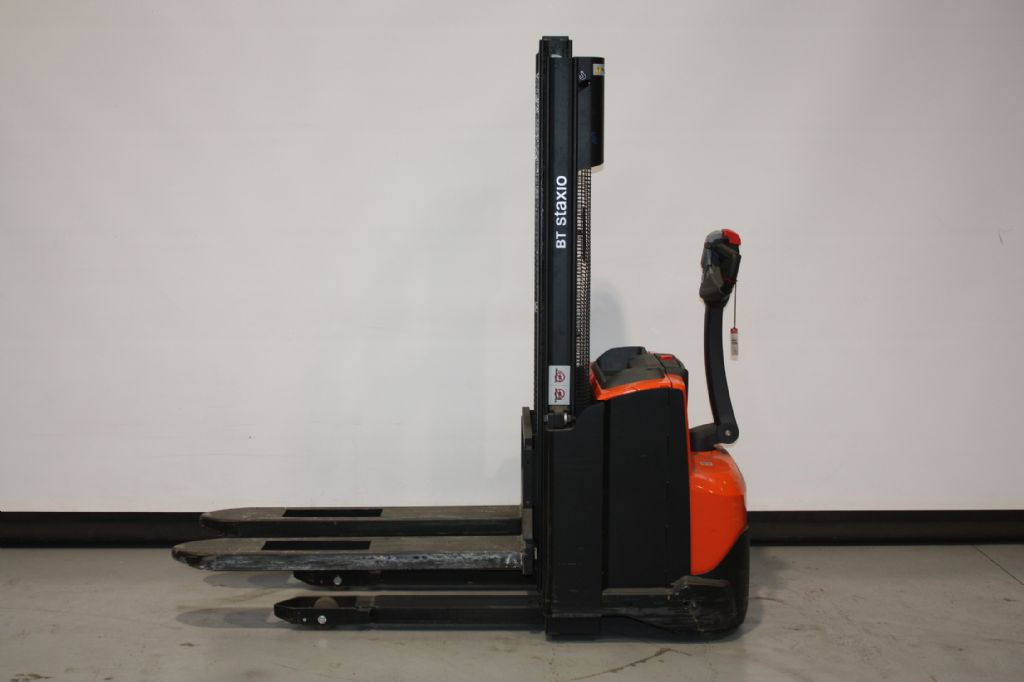 Toyota SWE120 Hochhubwagen gfg-gabelstapler.de