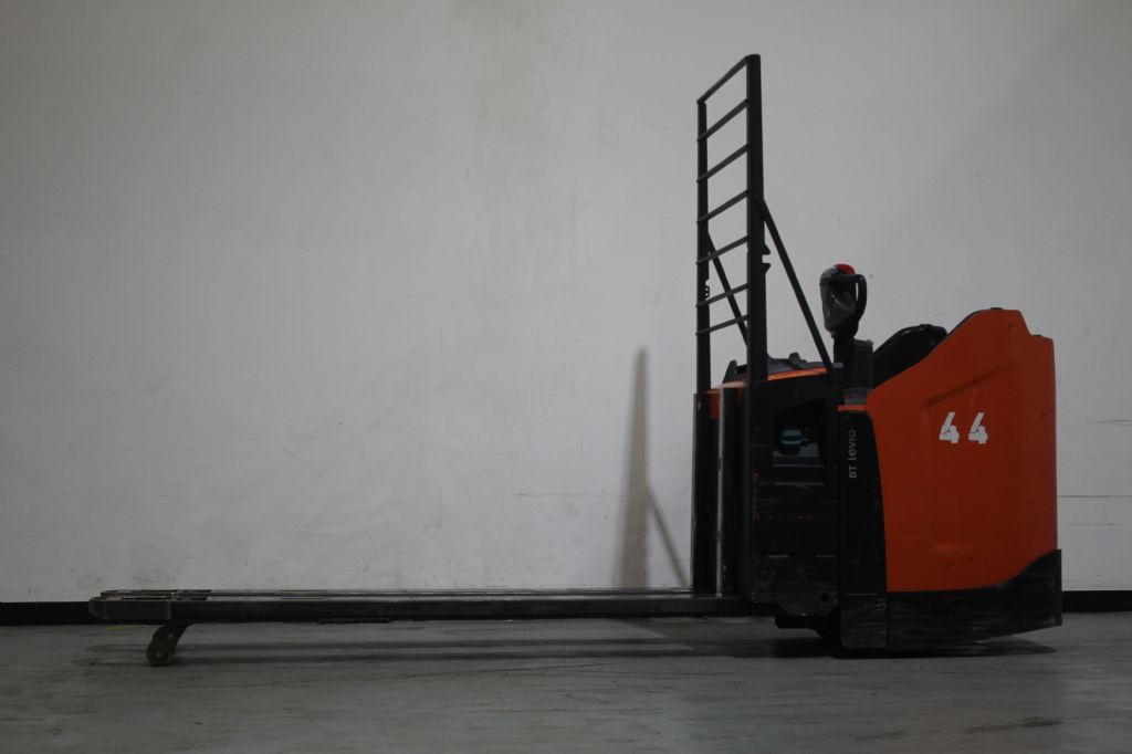 Toyota LPE250 Niederhubwagen loeffler-gabelstapler.de